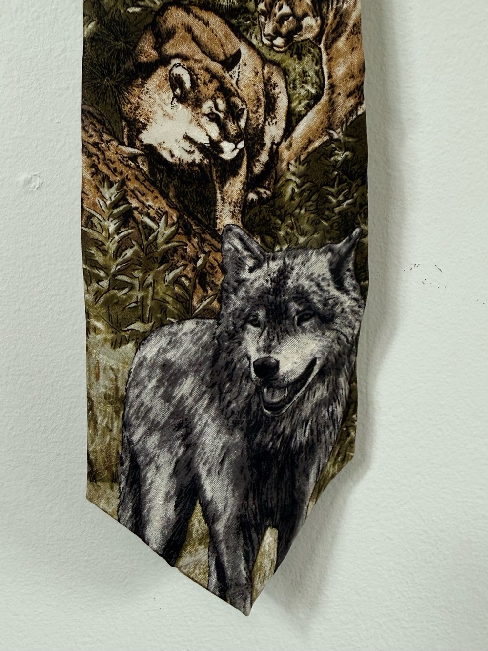 Vintage Endangered Species Wildlife Novelty Tie Wolf Bear Mountain Lion Mens - Picture 2 of 6